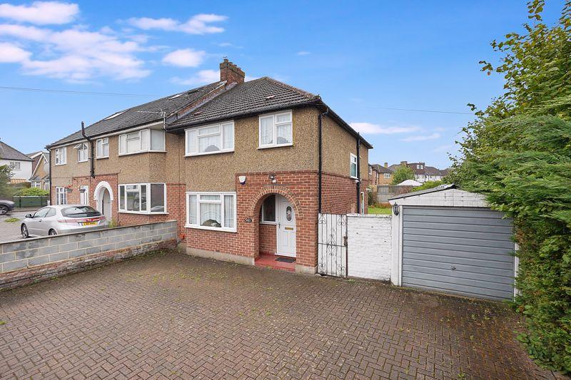 Chessington Road, Epsom 3 bed semi-detached house for sale - £500,000