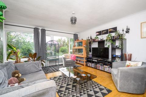 2 bedroom terraced house for sale, Manor Road, Walton-On-Thames