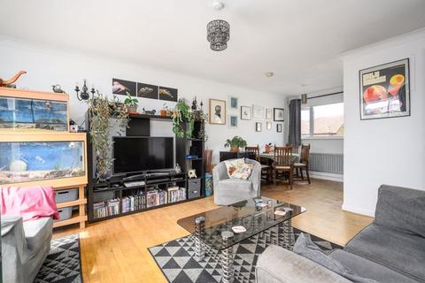 2 bedroom terraced house for sale, Manor Road, Walton-On-Thames