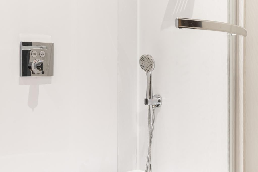 Bathroom Apt 3