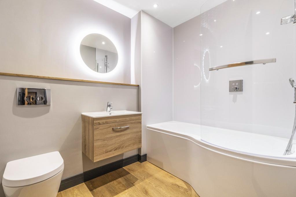 Bathroom Apt 3