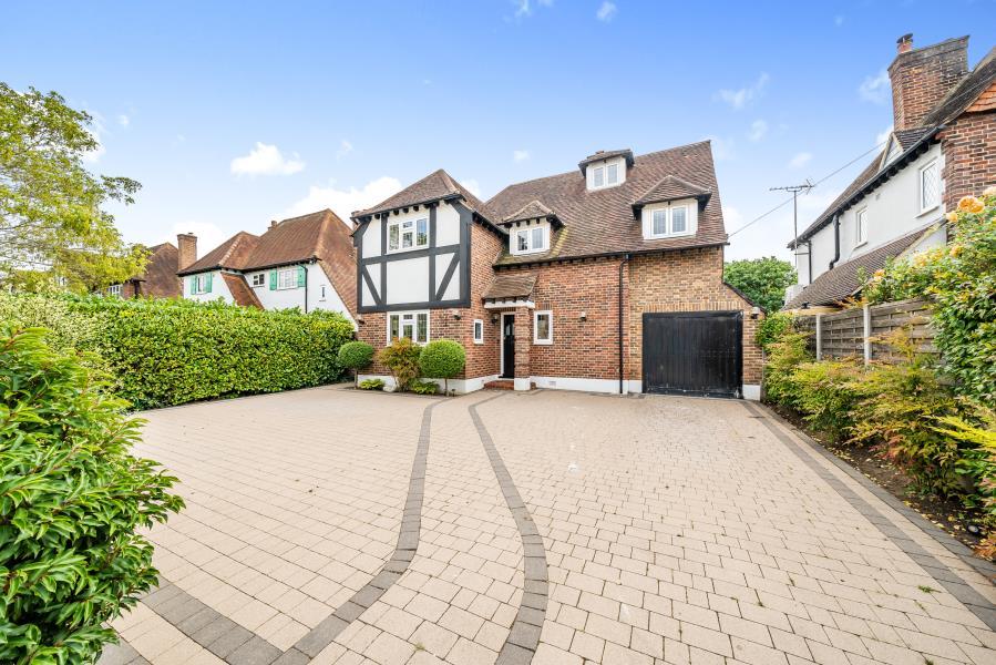WaltononThames 5 bed detached house to rent £5,000 pcm (£1,154 pw)