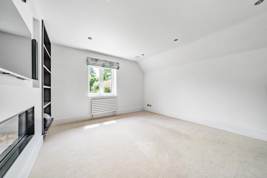 WaltononThames 5 bed detached house to rent £5,000 pcm (£1,154 pw)
