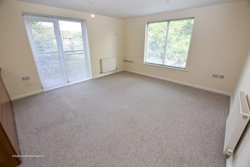 Romana Square, Timperley, Altrincham, WA14 2 bed apartment to rent £