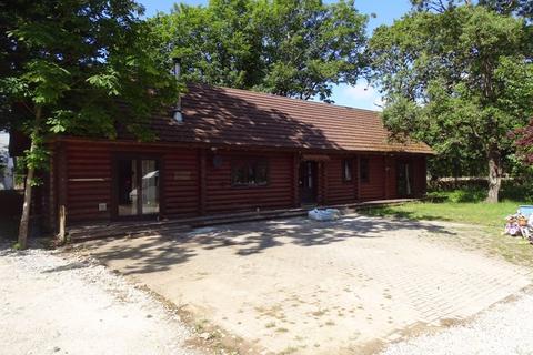 3 bedroom log cabin for sale, Log Cabin at Collingwood, Camborne