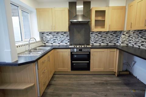 3 bedroom semi-detached house to rent, Abbey Road, Astley