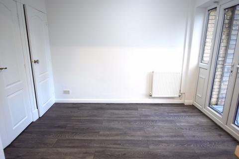 3 bedroom semi-detached house to rent, Abbey Road, Astley