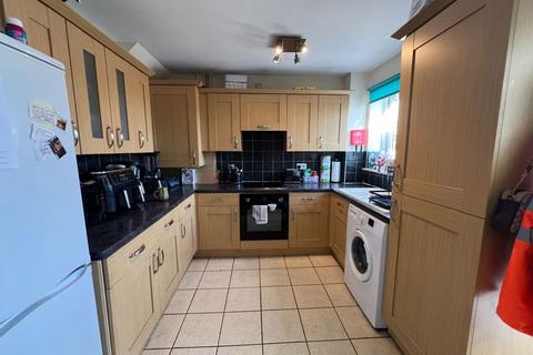 3 bedroom semi-detached house to rent, Birch Close, Bristol