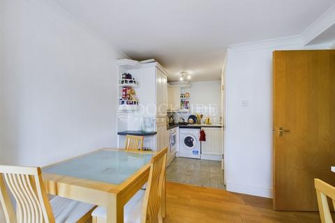 1 bedroom apartment to rent, Burrells Wharf Square, London, E14