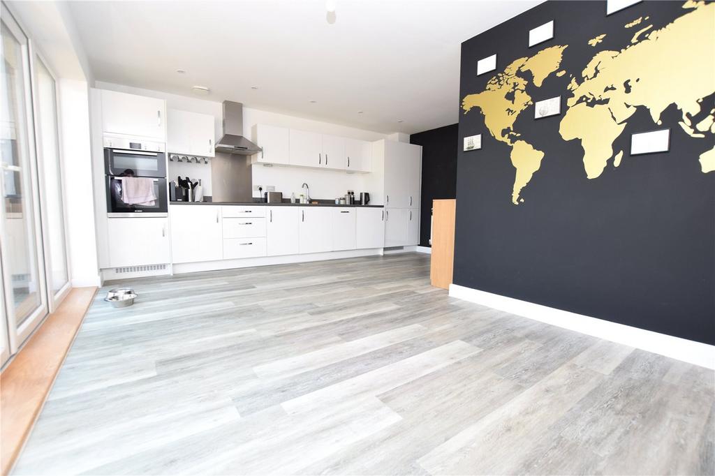 Firepool Crescent, Taunton, United Kingdom, TA1 3 bed semidetached