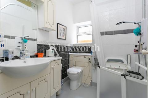 9 Devonshire Road, Palmers Green, London, N13 4QU