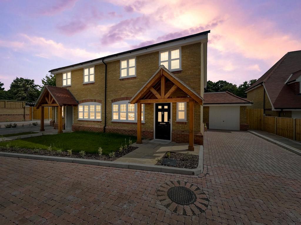 Mushroom Castle, Winkfield Row, Bracknell, RG42 4 bed semidetached house for sale £750,000