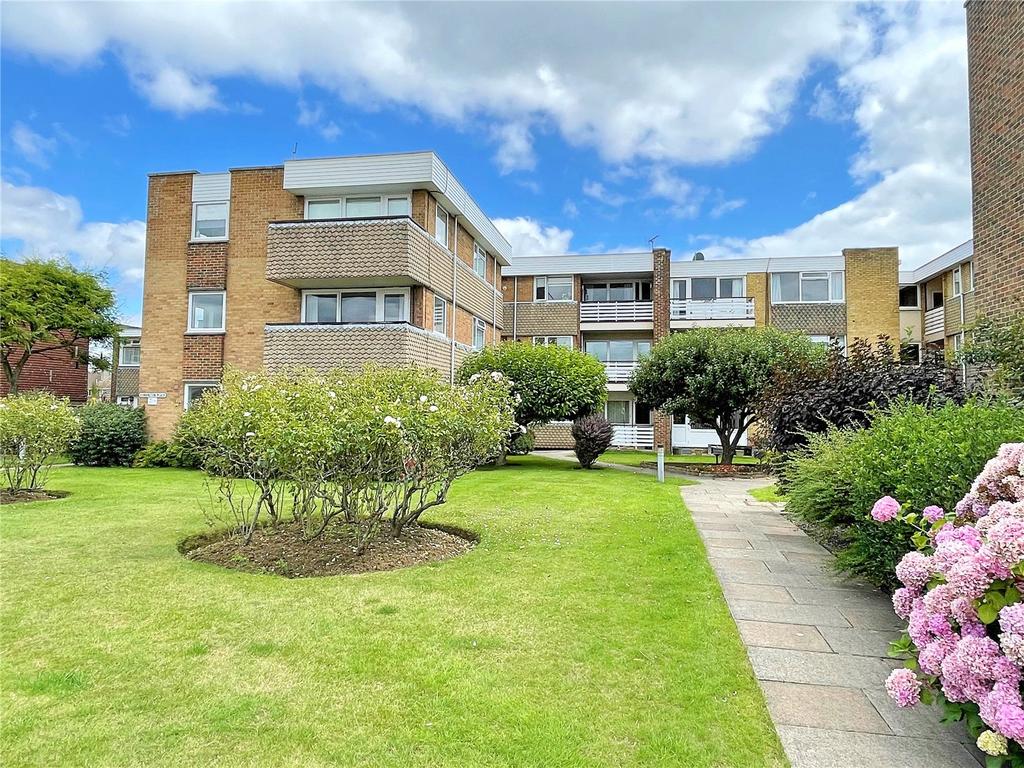 Chichester Court, Rustington, Littlehampton, West Sussex, BN16 2 bed apartment for sale £260,000
