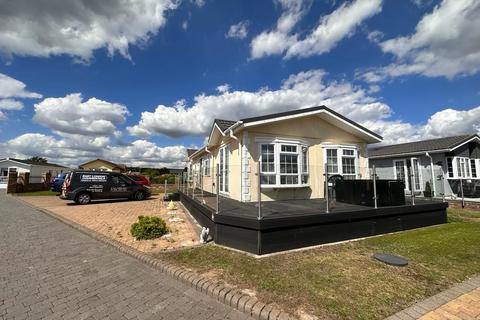 2 bedroom park home for sale, Kingsmere Close, Kings Park, Canvey Island