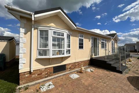 2 bedroom park home for sale, Kingsmere Close, Kings Park, Canvey Island
