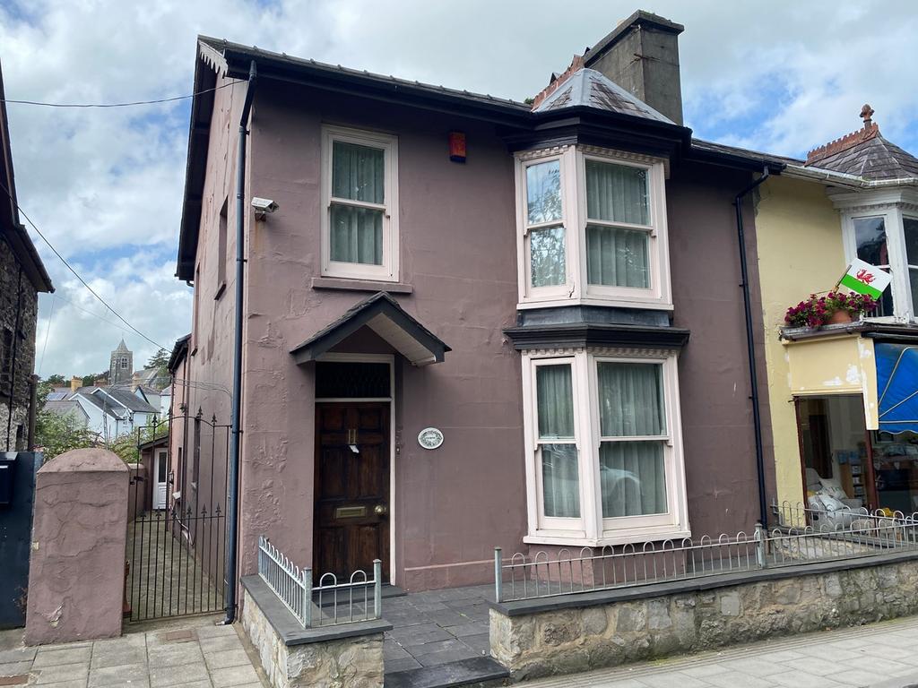 College Street, Lampeter, SA48 4 bed semidetached house for sale £