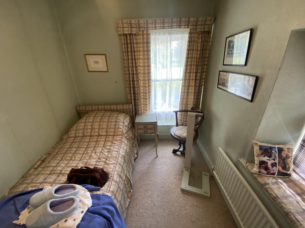 Front bedroom 3