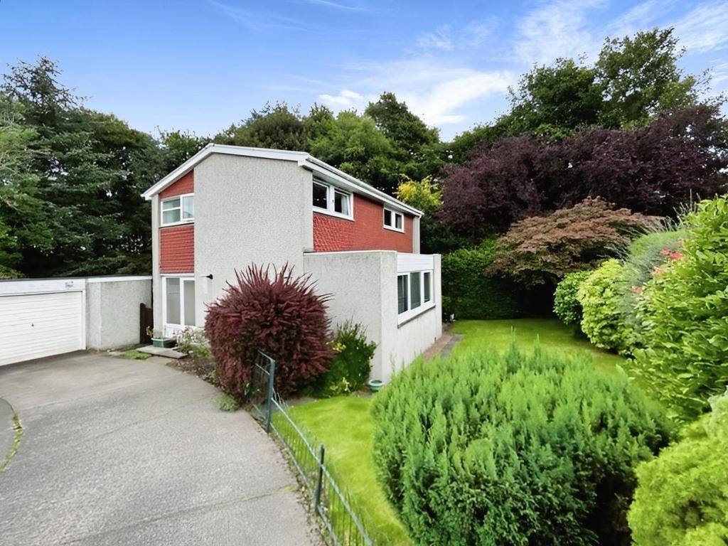 Alburne Crescent, Glenrothes 3 bed detached house for sale £210,000