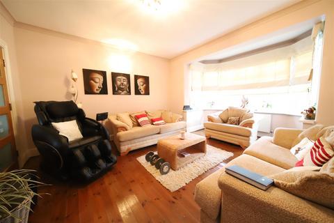5 bedroom semi-detached house to rent, Wynchgate, London