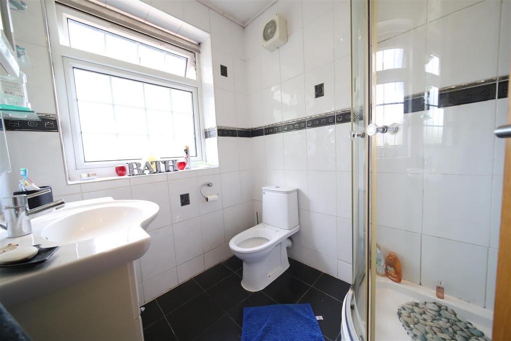 Bathroom 2.jpg