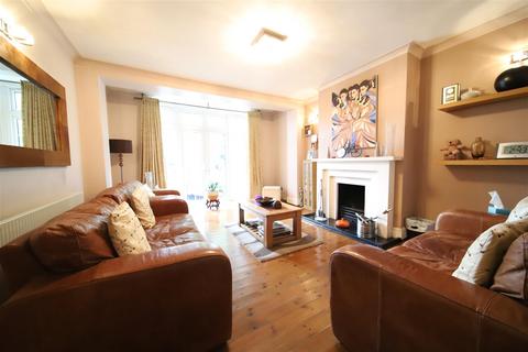 5 bedroom semi-detached house to rent, Wynchgate, London