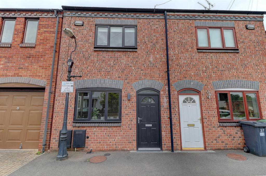 Clarendon Crescent, Leamington Spa 3 bed mews £385,000
