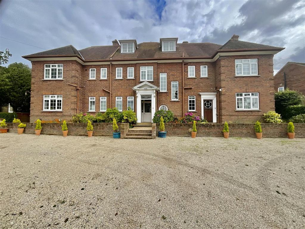 Hackness Road, Scarborough 6 bed house to rent £2,400 pcm (£554 pw)
