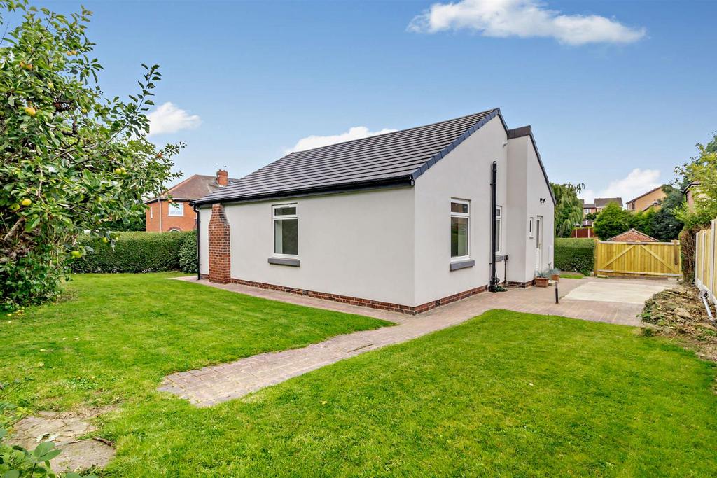 Broom Riddings, Greasbrough, Rotherham 3 bed detached bungalow for sale