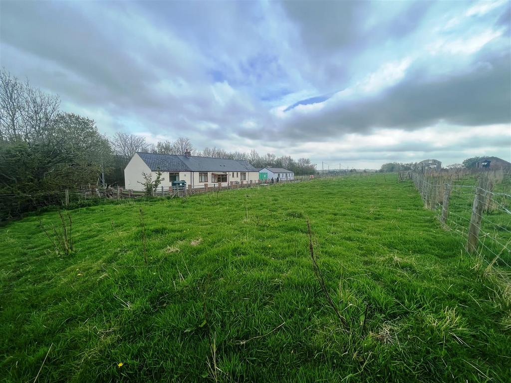 Victoria Bungalow, Howden Le Wear 4 bed bungalow for sale £350,000