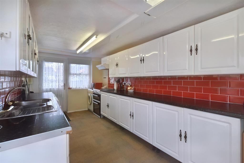 Heol Y Graig, Aberporth 2 bed semidetached bungalow for sale £275,000