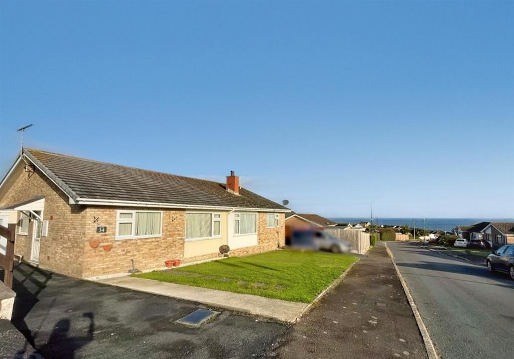 Heol Y Graig, Aberporth 2 bed semidetached bungalow for sale £275,000