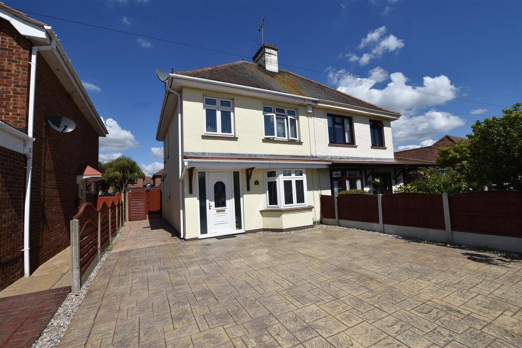 Meynell Avenue, Canvey Island SS8 3 bed semidetached house £375,000