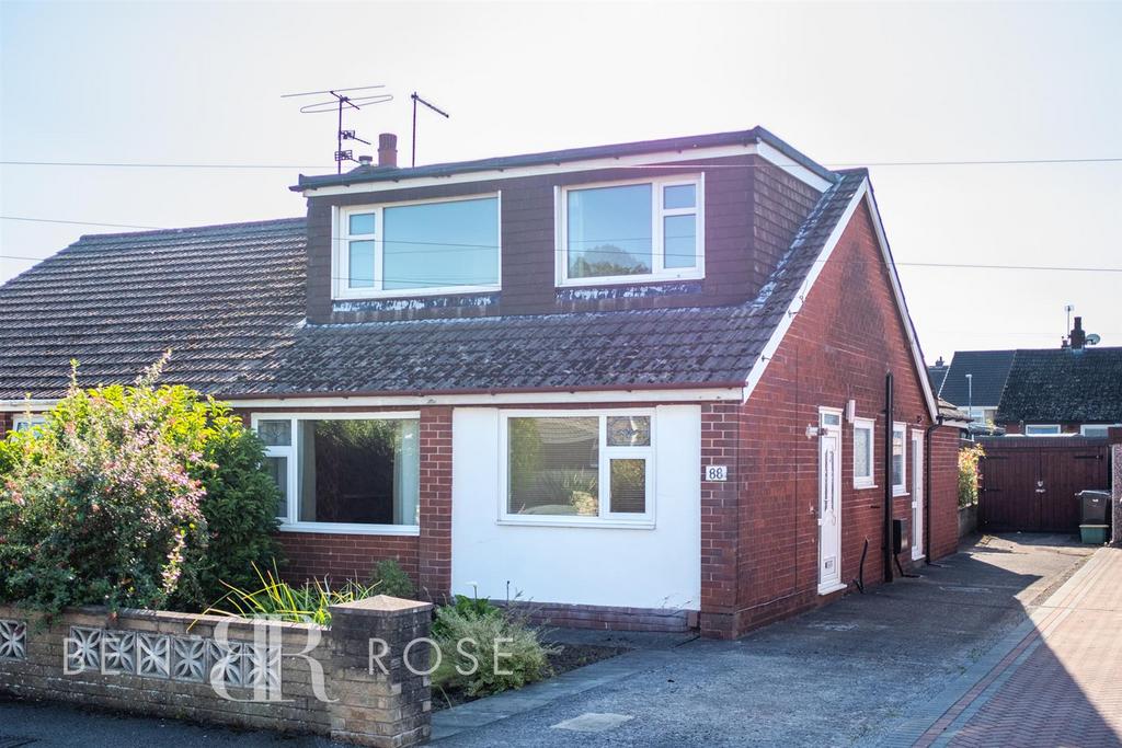 Western Drive, Leyland 3 bed semidetached house £180,000