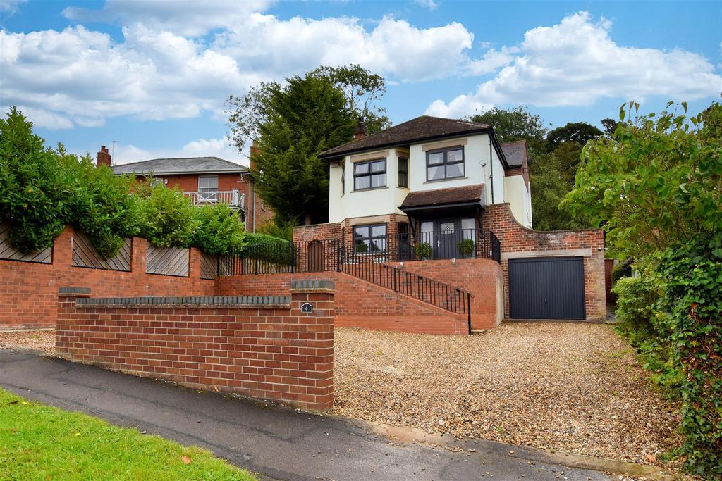 Cheyne Walk, Hornsea HU18 4 bed detached house for sale £400,000