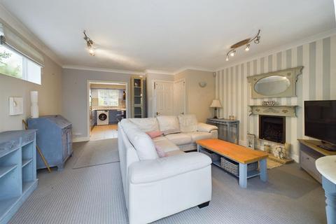 3 bedroom house for sale - Grafton Way, West Molesey