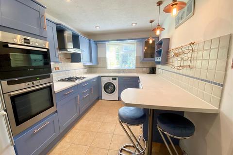 3 bedroom house for sale - Grafton Way, West Molesey