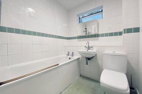 16 Ardent Close, London, SE25 6SR
