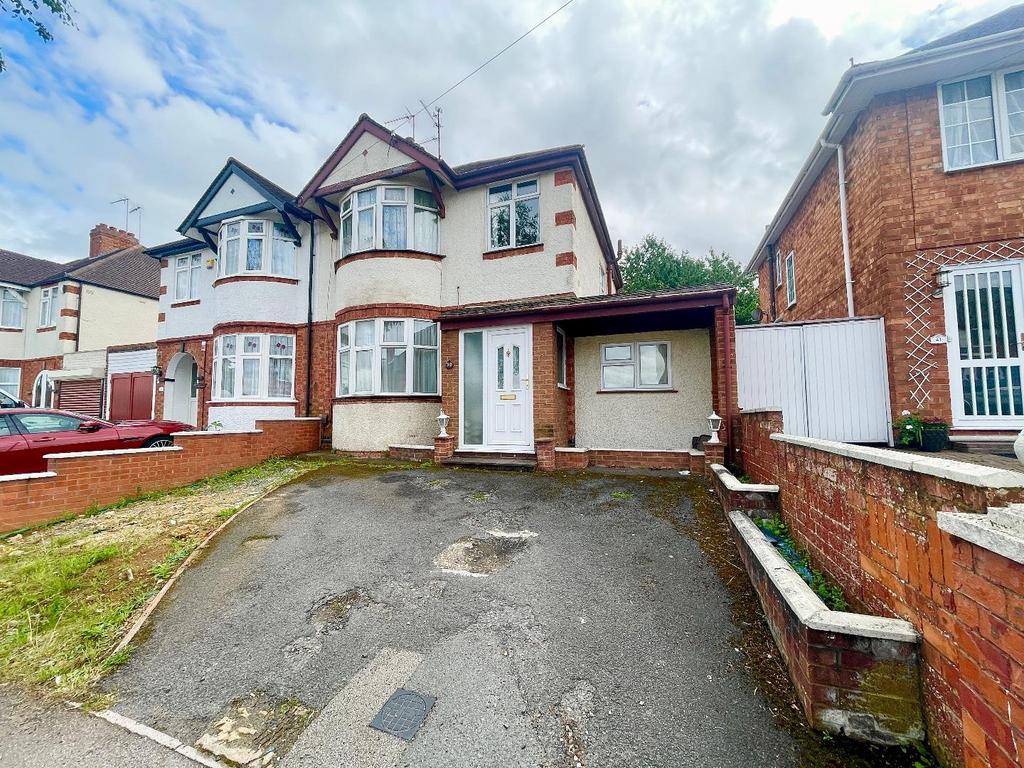 Gloucester Avenue, Delapre, Northampton NN4 3 bed semidetached house for sale £274,995