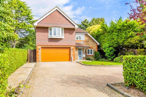 24 Walnut Grove, Banstead, SM7 1PJ