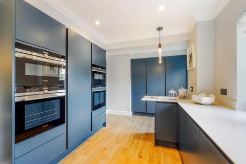 24 Walnut Grove, Banstead, SM7 1PJ