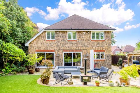 24 Walnut Grove, Banstead, SM7 1PJ