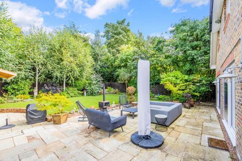 24 Walnut Grove, Banstead, SM7 1PJ