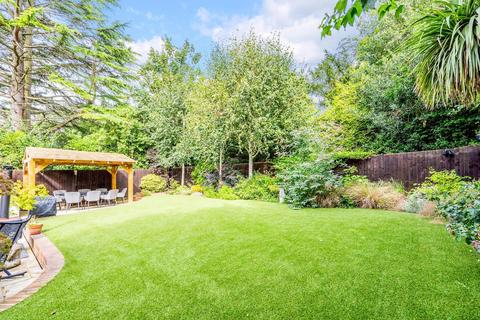 24 Walnut Grove, Banstead, SM7 1PJ