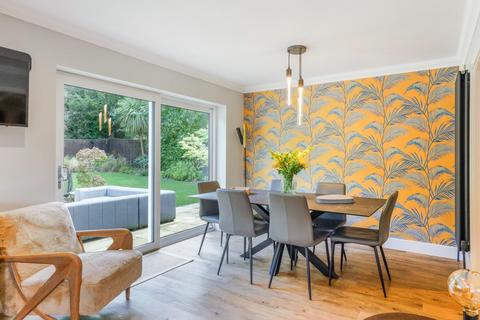 24 Walnut Grove, Banstead, SM7 1PJ