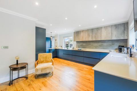 24 Walnut Grove, Banstead, SM7 1PJ