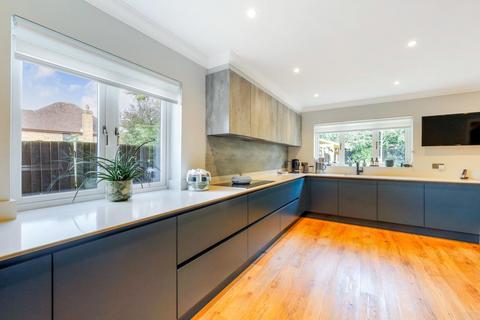 24 Walnut Grove, Banstead, SM7 1PJ