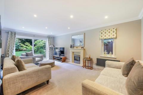 24 Walnut Grove, Banstead, SM7 1PJ