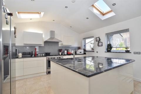 3 bedroom semi-detached house for sale - Mill Close, Hitchin