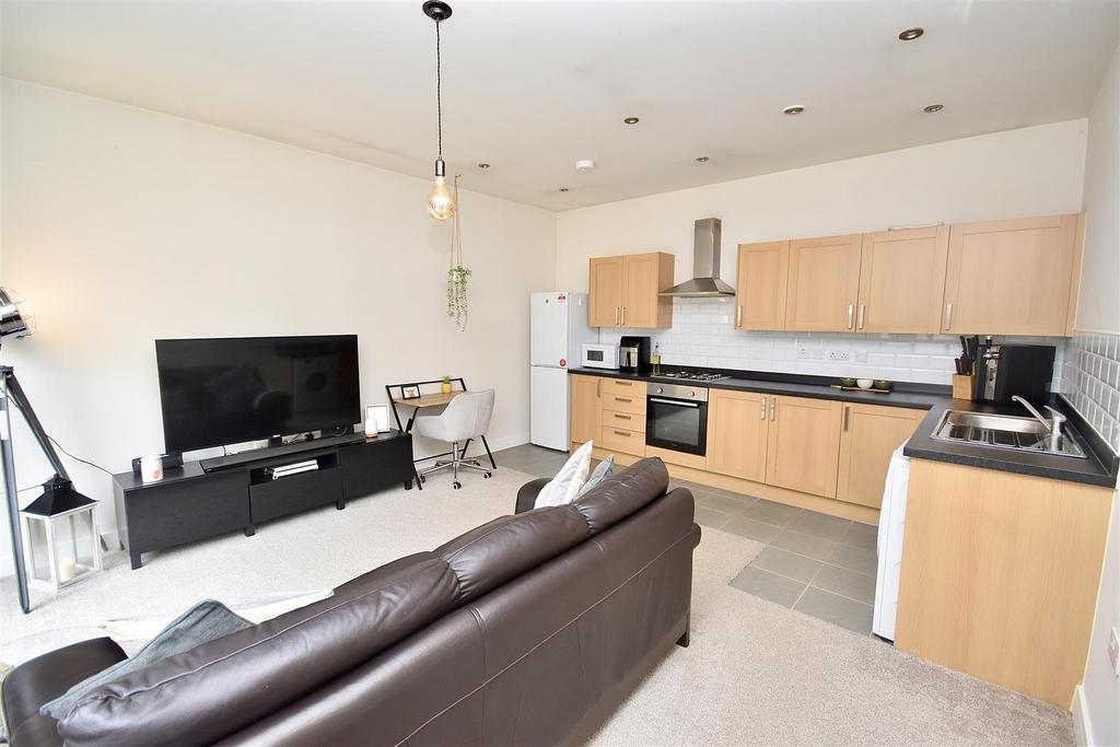 Bluebell Court, Linslade, LU7 1FZ 1 bed £195,000