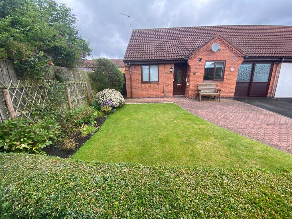 Murrayfield, Seghill, Cramlington 2 bed semidetached bungalow for sale